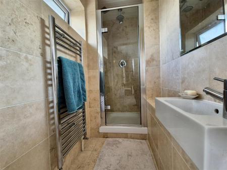 EN SUITE SHOWER ROOM