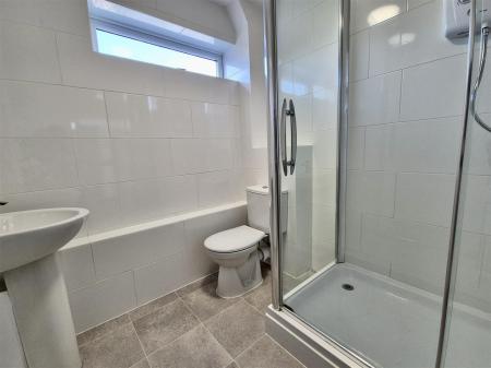 SHOWER ROOM/WC