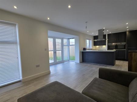 OPEN PLAN LIVING/DINING KITCHEN