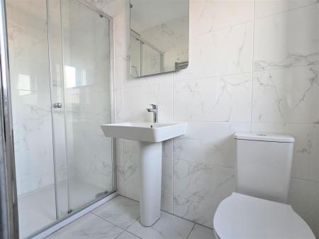 EN SUITE SHOWER ROOM/WC