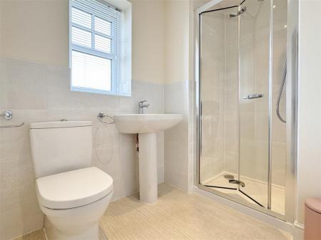 EN SUITE SHOWER ROOM/WC