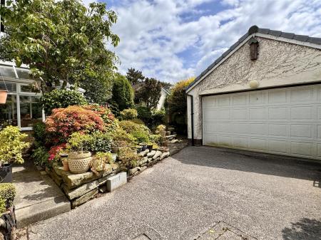 DOUBLE GARAGE