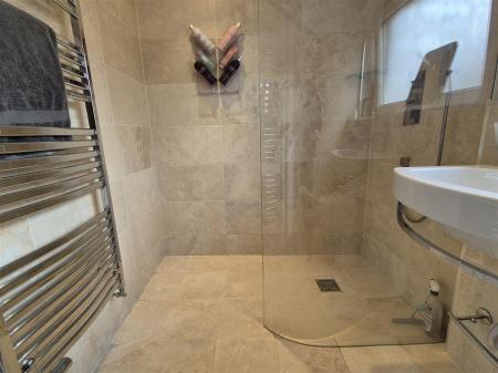 SHOWER ROOM/WC