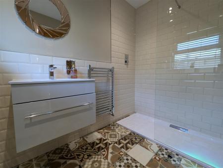 EN SUITE SHOWER/WC