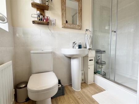 EN SUITE SHOWER ROOM/WC