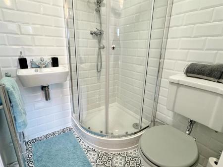 EN SUITE SHOWER ROOM/WC