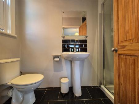 EN SUITE SHOWER ROOM/WC