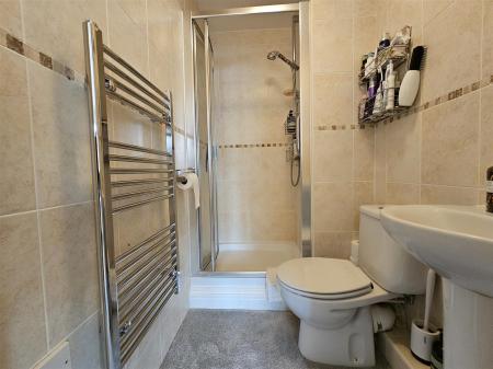 EN SUITE SHOWER ROOM/WC