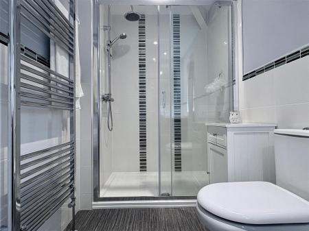 EN SUITE SHOWER ROOM/WC