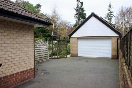 DOUBLE GARAGE