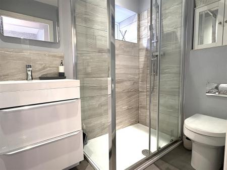 EN SUITE SHOWER/WC