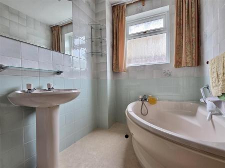 BATHROOM/WC