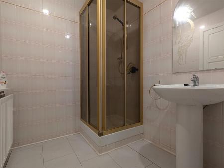 EN SUITE SHOWER ROOM/WC