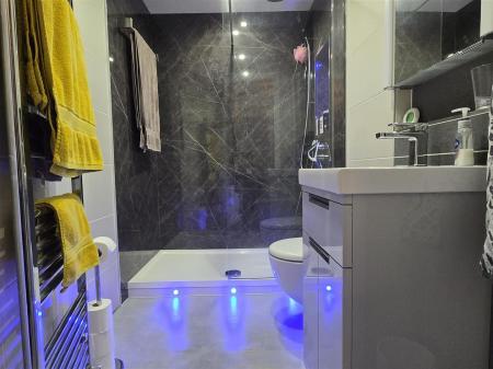 EN SUITE SHOWER/WC