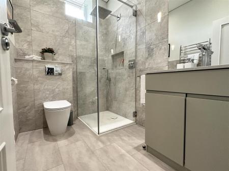 SHOWER ROOM/WC