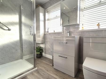 SHOWER ROOM/WC