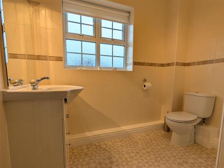 EN SUITE SHOWER ROOM/WC