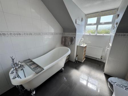 BATHROOM/WC