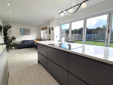 OPEN PLAN LIVING/DINING KITCHEN