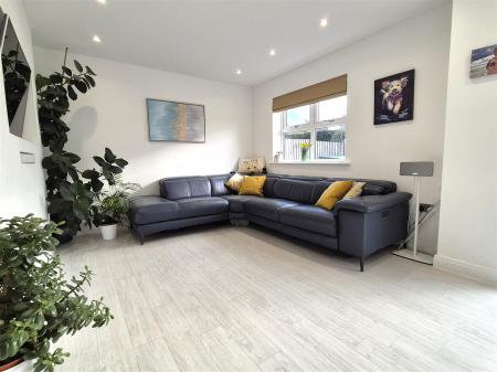 OPEN PLAN LIVING/DINING KITCHEN