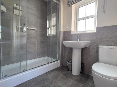 EN SUITE SHOWER/WC