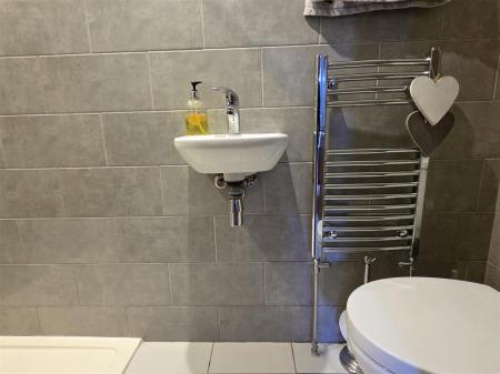 SHOWER ROOM/WC