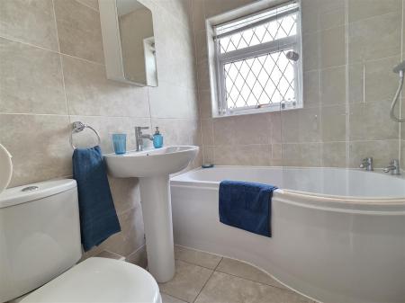 BATHROOM/WC