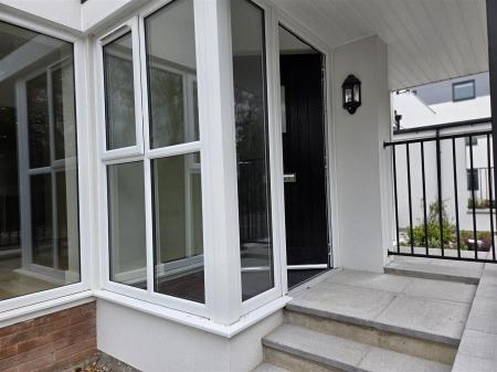 PRIVATE SELF CONTAINED ENTRANCE