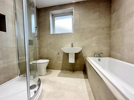 BATHROOM/WC