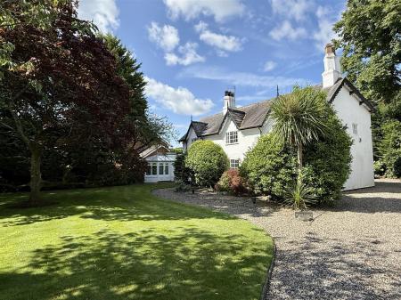 OUTSIDE - FRONT GARDENS
