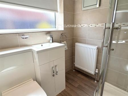 SHOWER ROOM/WC