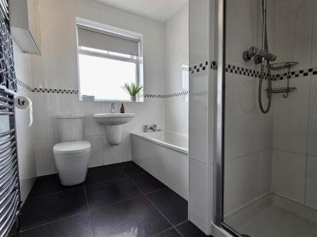 BATHROOM/WC