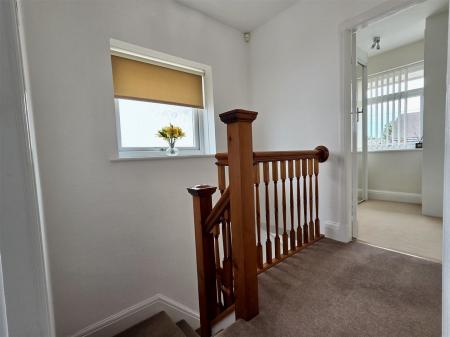 FIRST FLOOR LANDING