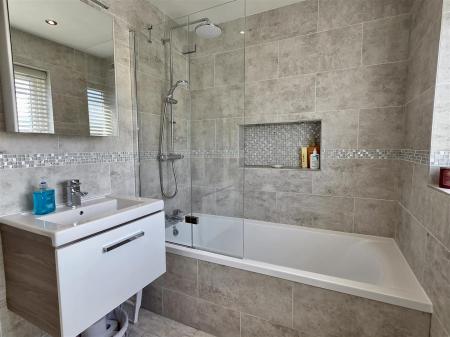 BATHROOM/WC