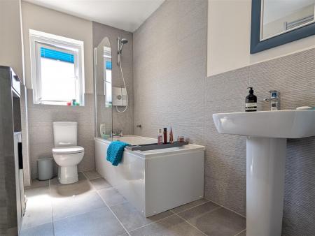 BATHROOM/WC