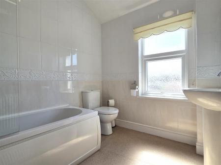 BATHROOM/WC