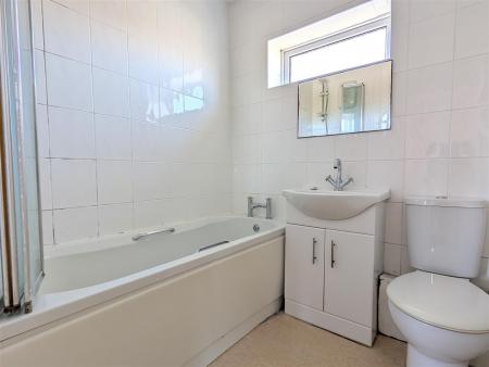 BATHROOM/WC