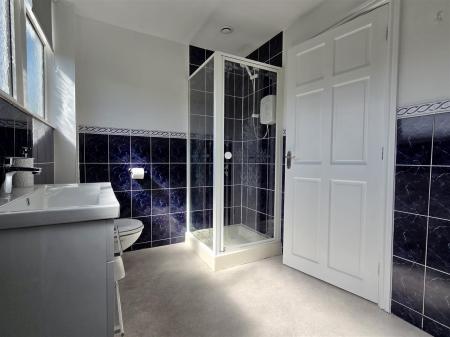 BATHROOM/WC