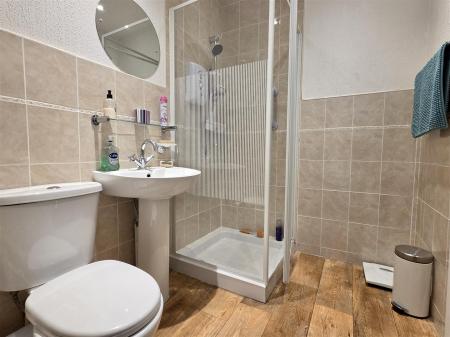 SHOWER ROOM/WC