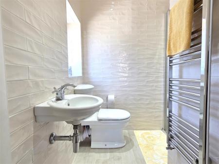 EN SUITE SHOWER/WC