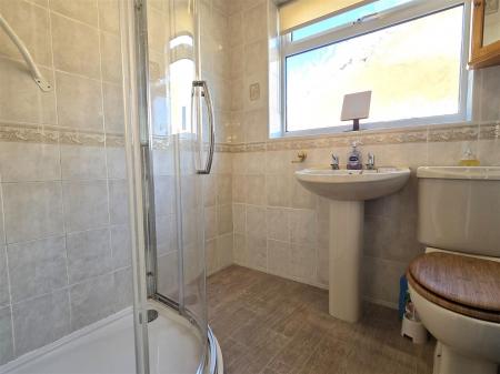 SHOWER ROOM/WC