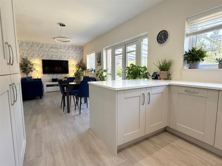 OPEN PLAN LIVING/DINING KITCHEN