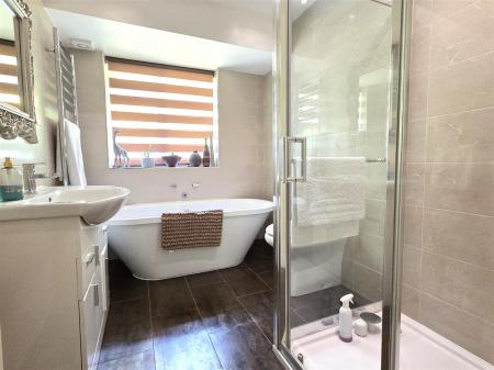 BATHROOM/WC