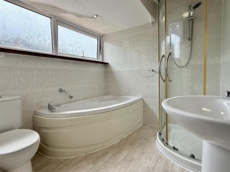 EN SUITE BATHROOM