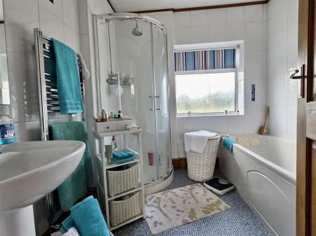 BATHROOM/WC
