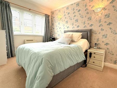 DOUBLE BEDROOM