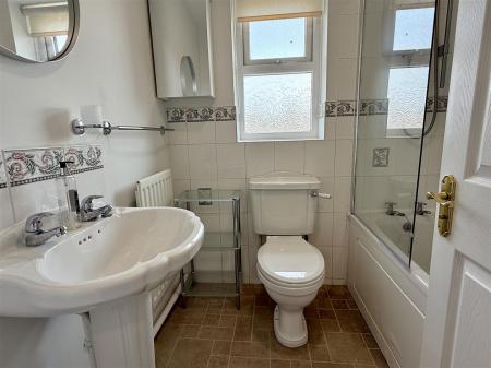 BATHROOM/WC