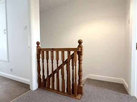FIRST FLOOR LANDING