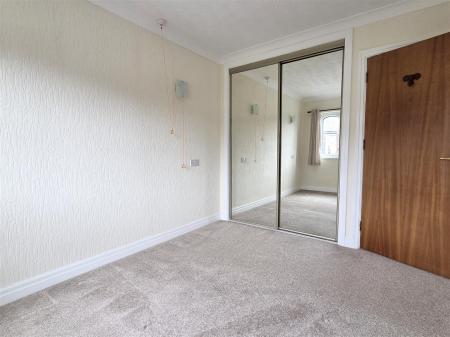 DOUBLE BEDROOM