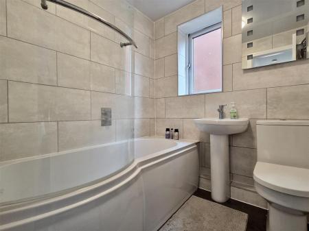 BATHROOM/WC